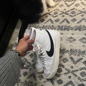 Nike blazer mid 77”